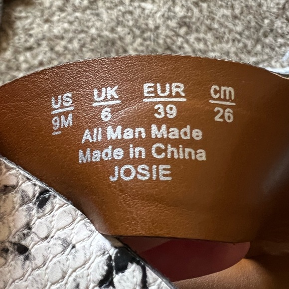 Franco Sarto Josie Sandal in Snakeskin Size 9 - Picture 3 of 4